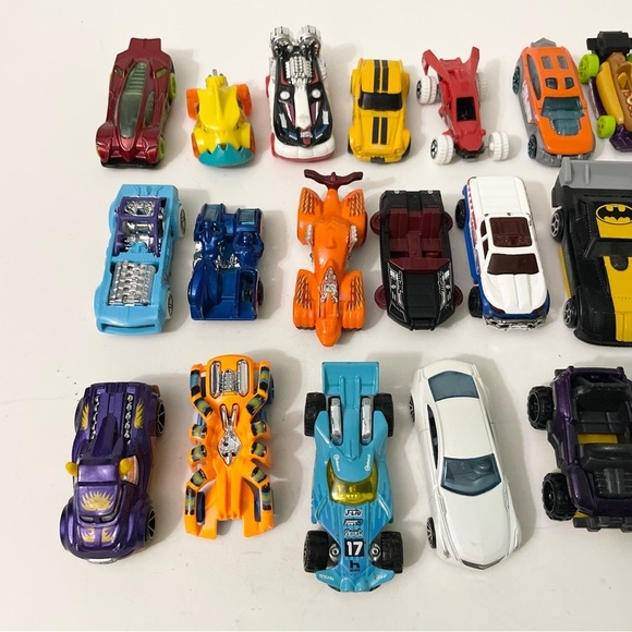 Lot of 24 Diecast Hot Wheels Toy scars - Picture 2 of 16
